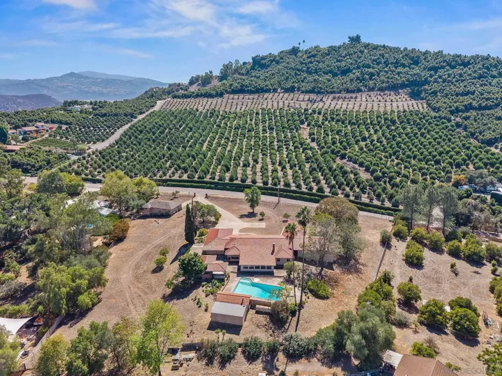 2652-54 Mountain View Dr  Escondido CA 92027 photo