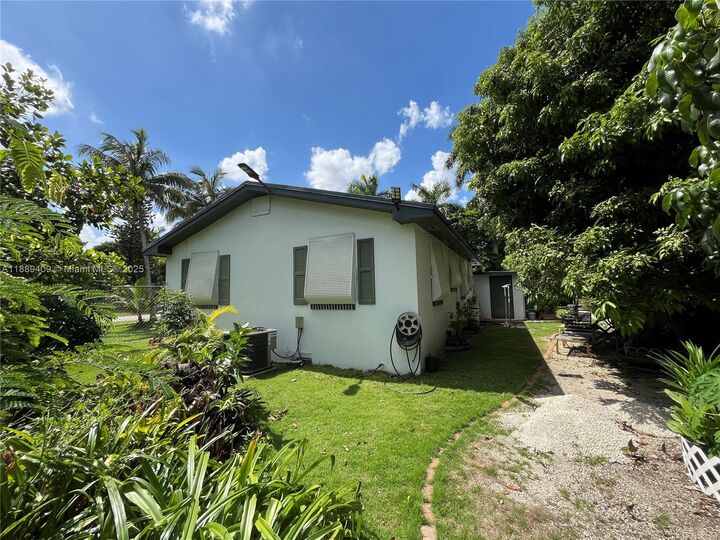 Property Photo:  801 NW 12th St  FL 33030 