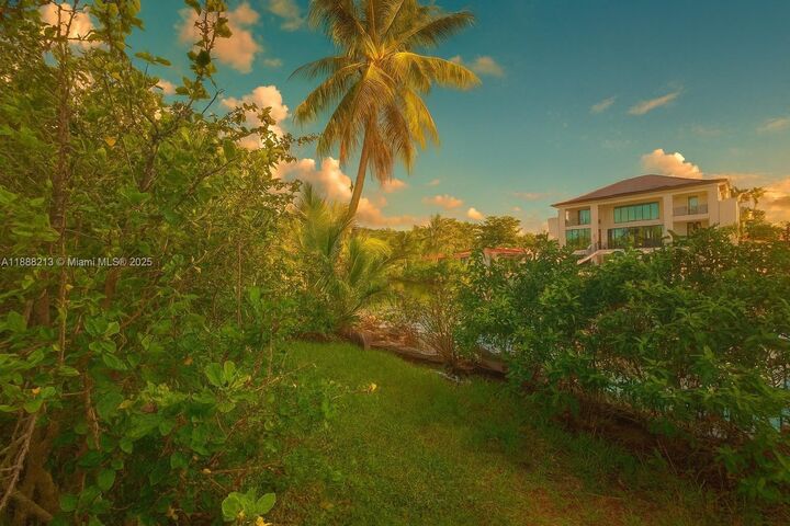Property Photo: 1422 Coruna Ave FL 33156