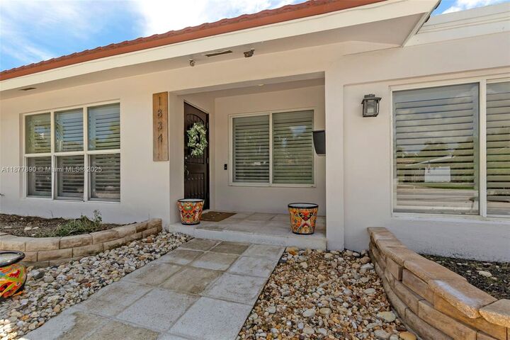 Property Photo: 1834 NE 34th St FL 33306