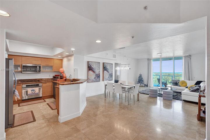 Property Photo: 14951 Royal Oaks Ln 1704 FL 33181