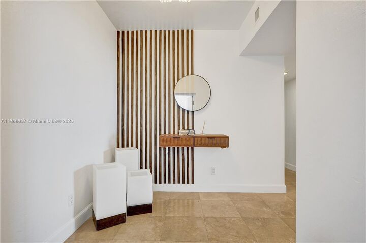 Property Photo: 14951 Royal Oaks Ln 1704 FL 33181