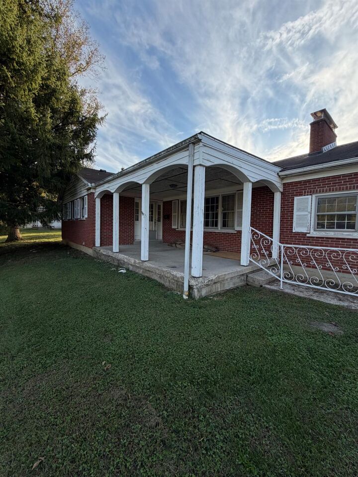 Property Photo:  1009 Nowlin Avenue  IN 47025 