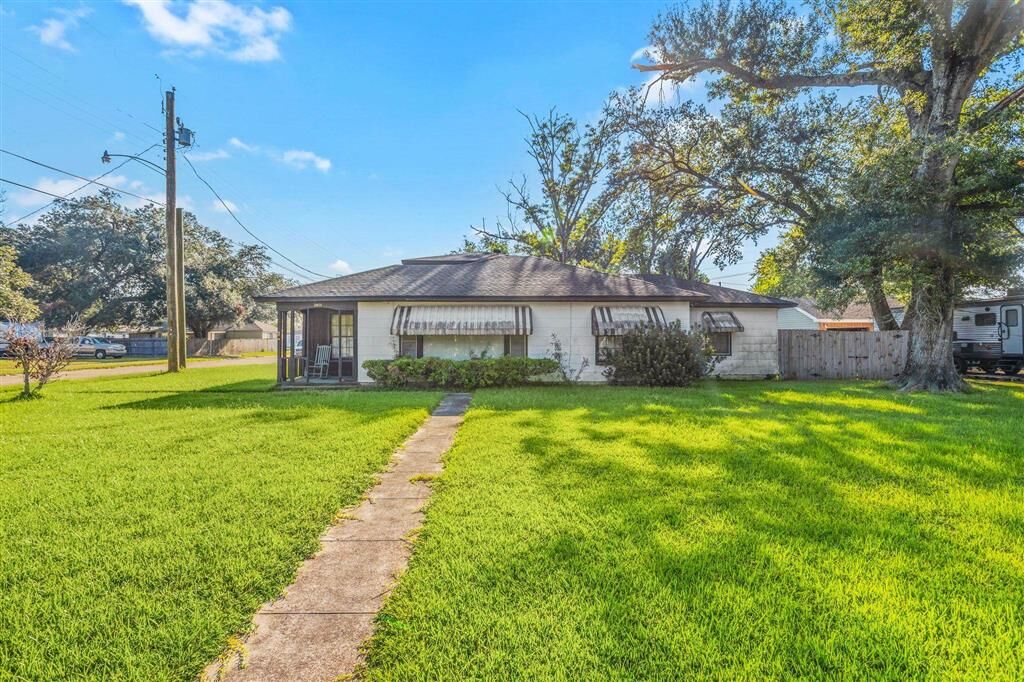 Property Photo:  3801 Yale Street  LA 70601 
