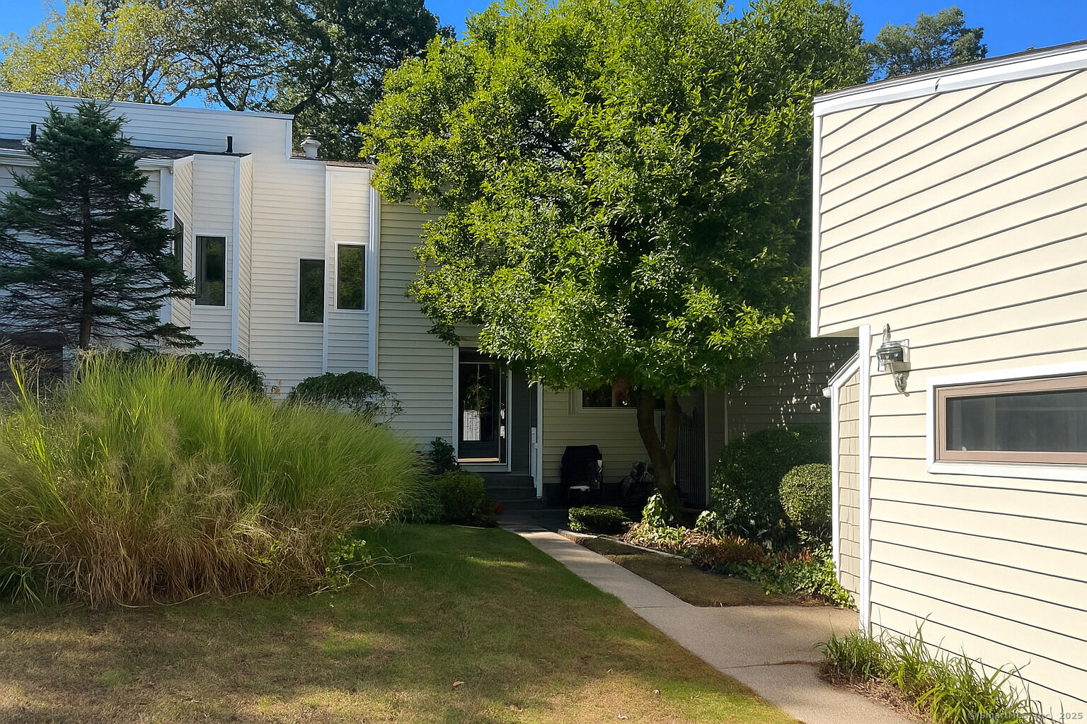 Property Photo:  8 Currier Court 8  CT 06410 