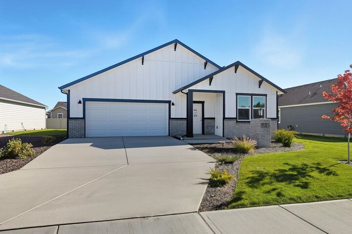 Property Photo: 1216 N High Desert St WA 99006