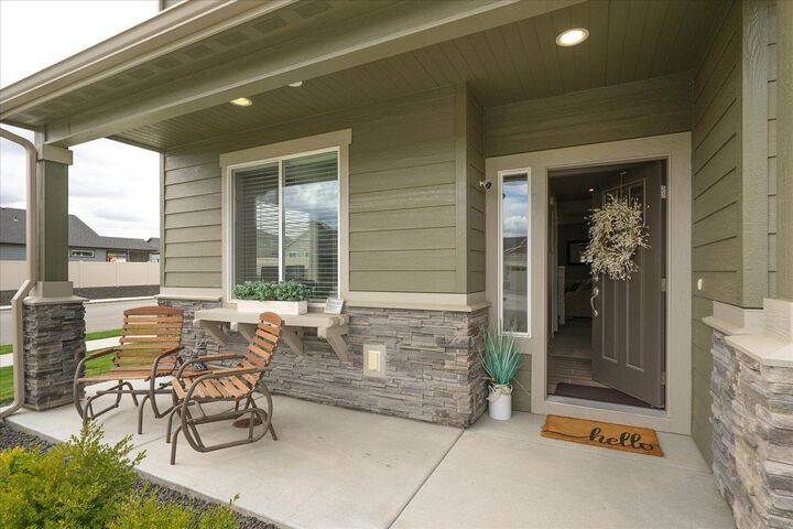 Property Photo:  1724 S Donwood St  WA 99016 