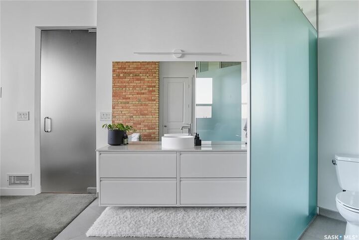 211 D Avenue N 503  Saskatoon SK S7L 1M7 photo