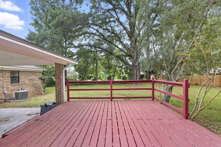 Property Photo: 1313 Lansdowne Road FL 32317