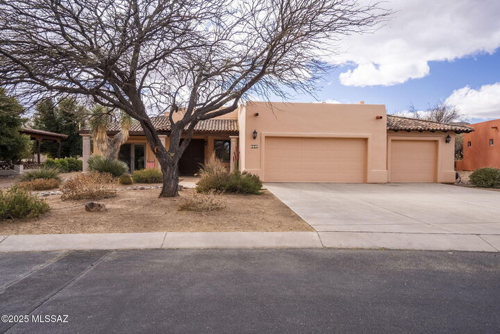 Property Photo:  102 Circulo Vespucci  AZ 85646 