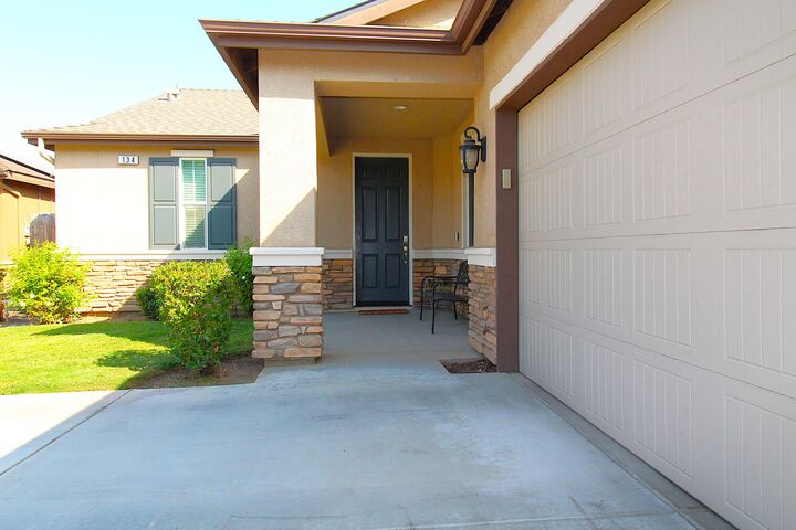 Property Photo:  134 W Kimball Avenue  CA 93277 