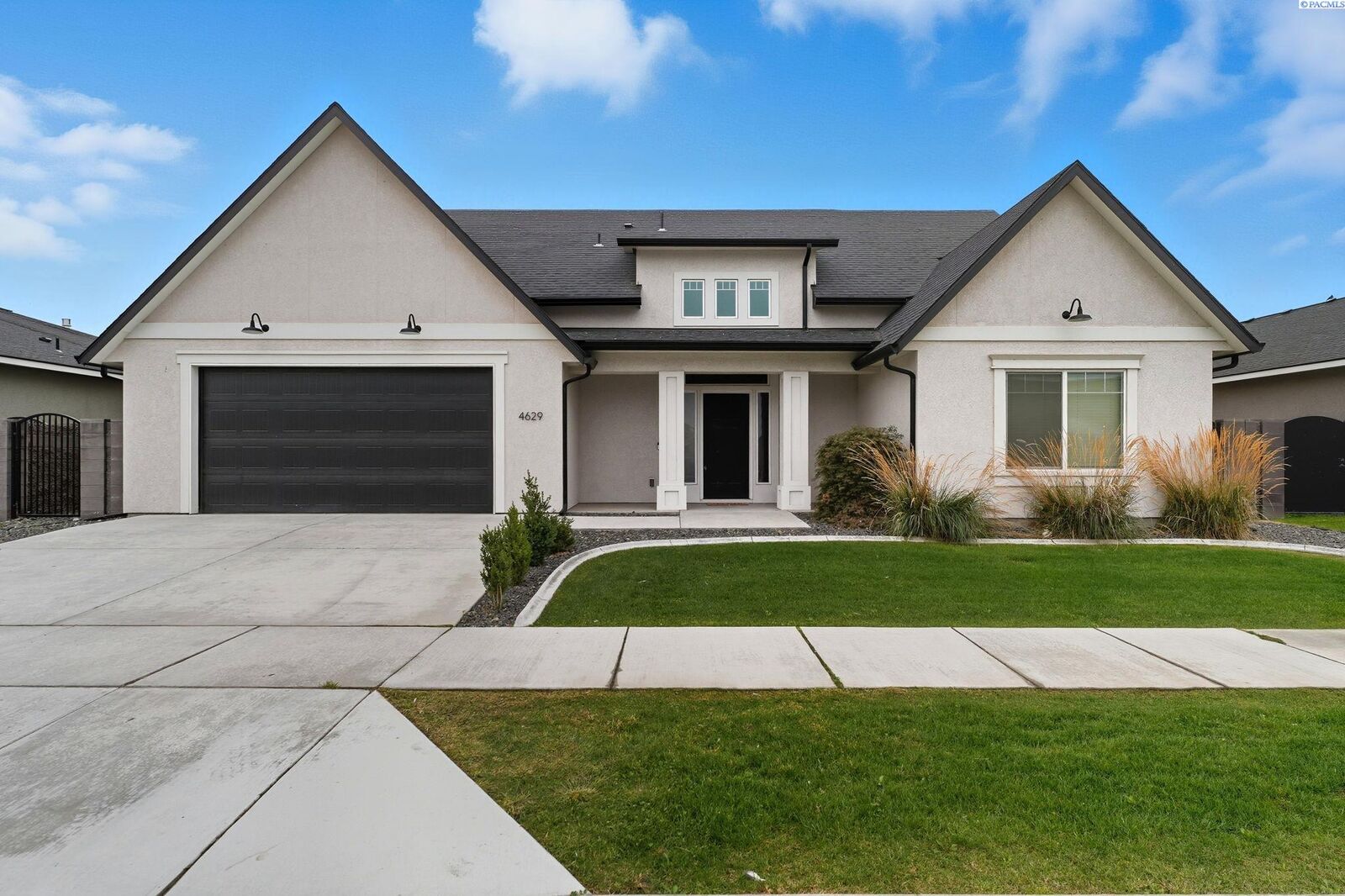Property Photo:  4629 Village View St  WA 99352-8583 