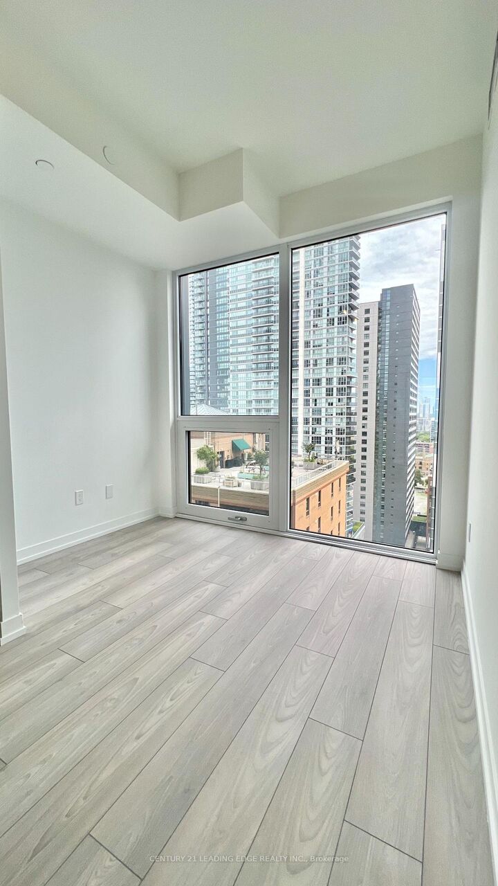 Property Photo:  82 Dalhousie Street 2002  ON M5B 0C5 