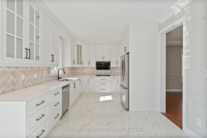 Property Photo:  145 Roy Harper Avenue  ON L4G 7C4 