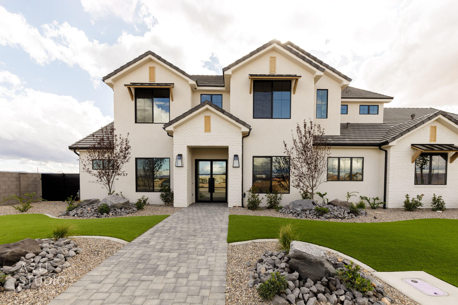 Property Photo: 1737 W Belayer Dr UT 84770