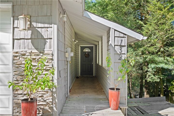 Property Photo: 132 Berwyn Rd PA 15237