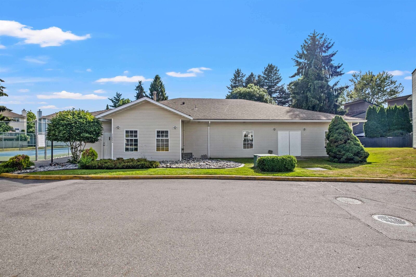 Photo de la propriété: 13918 72 Avenue 118 BC V3W 0T4