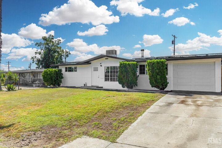 Property Photo: 2904 Cornell Street CA 93305