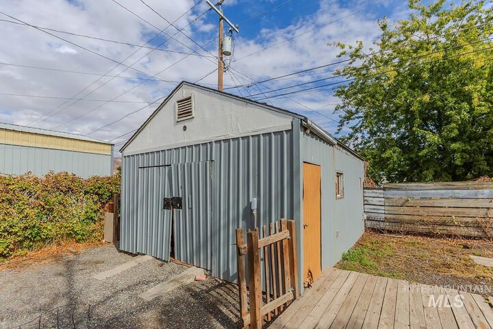 Property Photo: 427 10th Street WA 99403