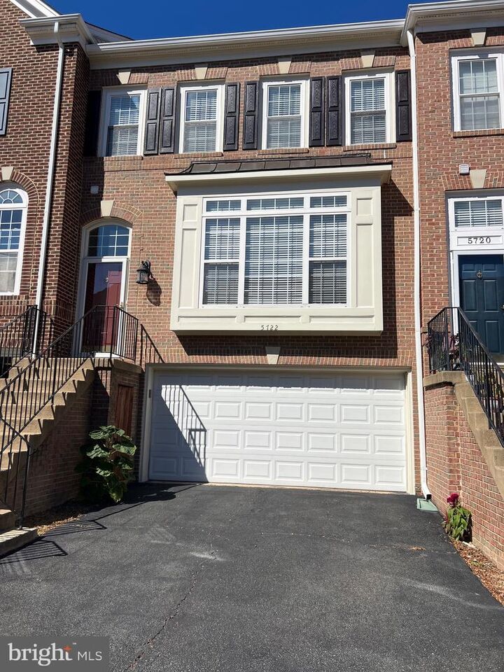 Property Photo:  5722 Governors Pond Circle  VA 22310 