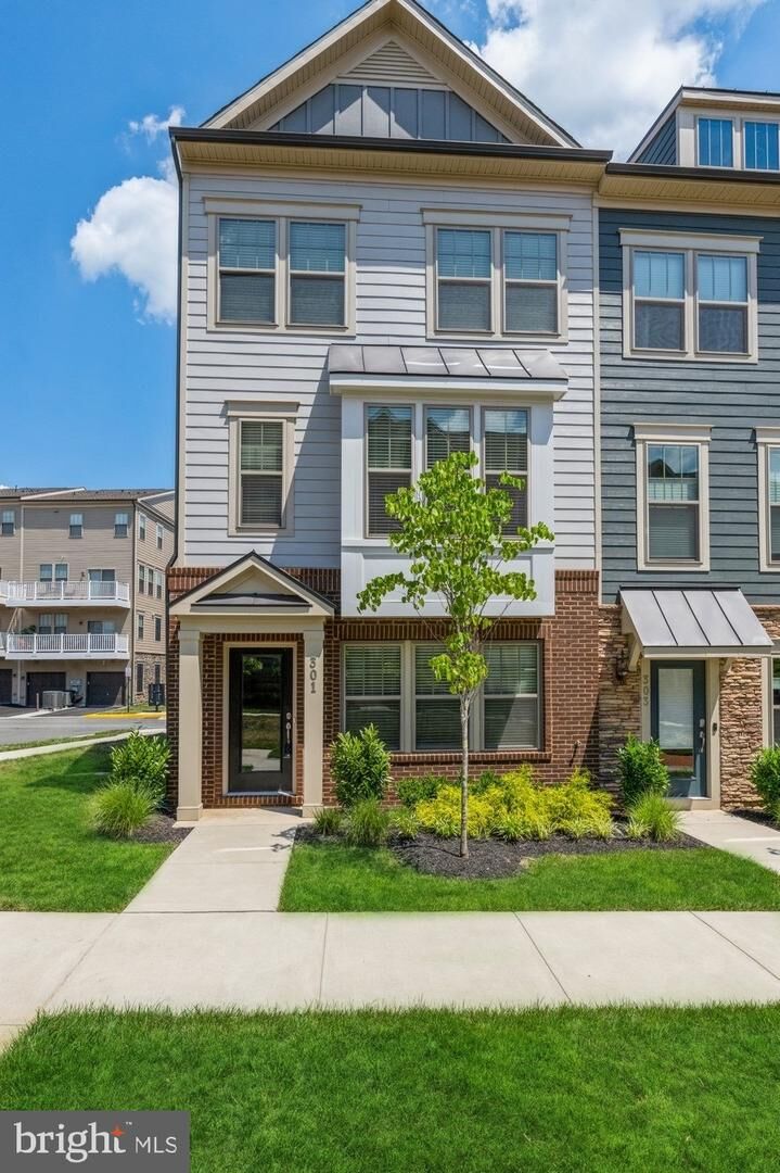 Property Photo:  301 Petite Sirah Terrace SE  VA 20175 