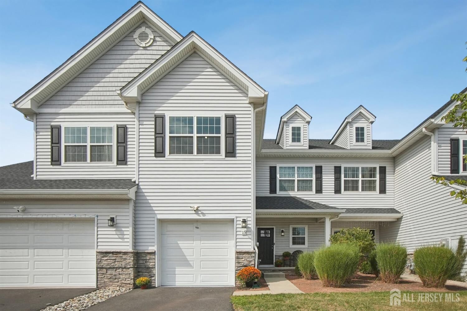 Property Photo:  15 Pansy Court  NJ 08873 