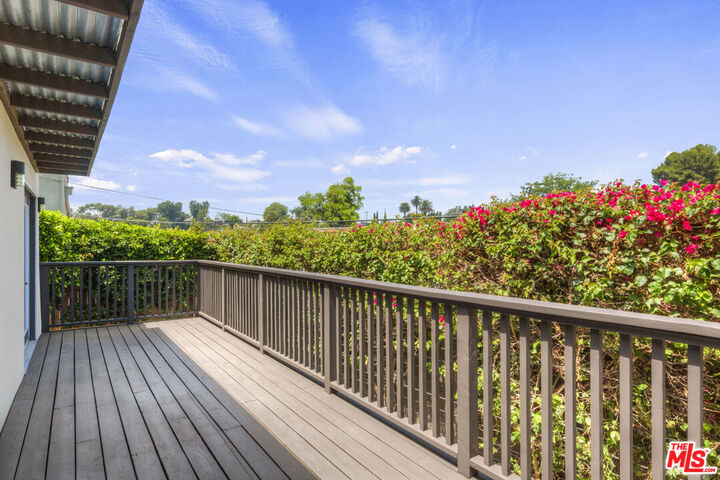 Property Photo: 1806 Ashmore Pl CA 90026