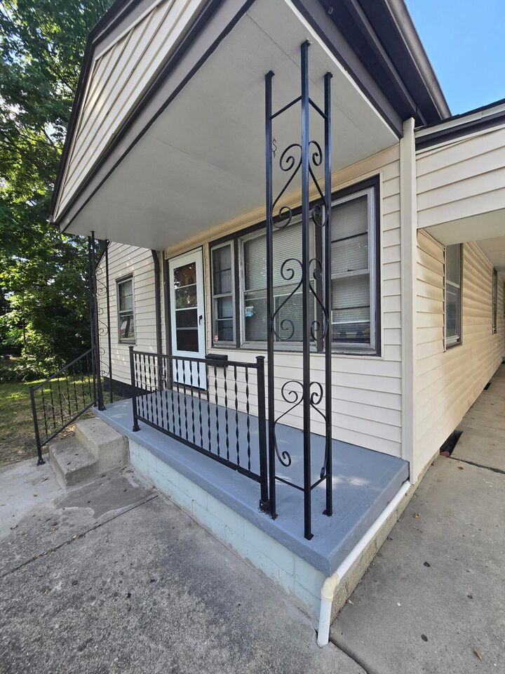 Property Photo: 1090 Pauline Avenue OH 43224