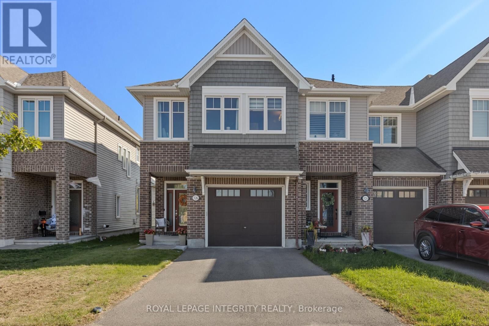 Photo de la propriété:  526 Jackdaw Avenue  ON K2J 6M8 