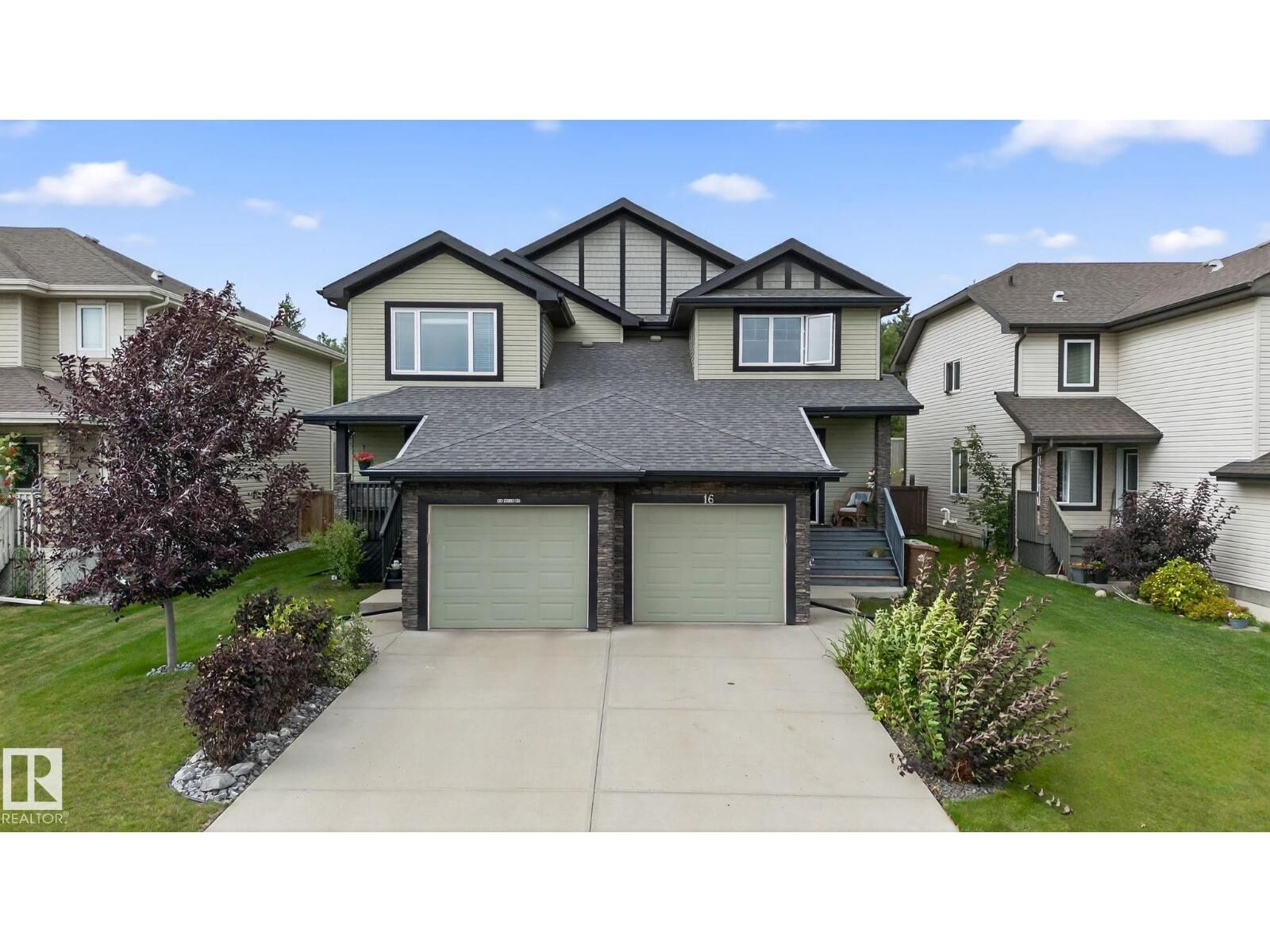 Property Photo:  16 Royal St  AB T8N 7N8 