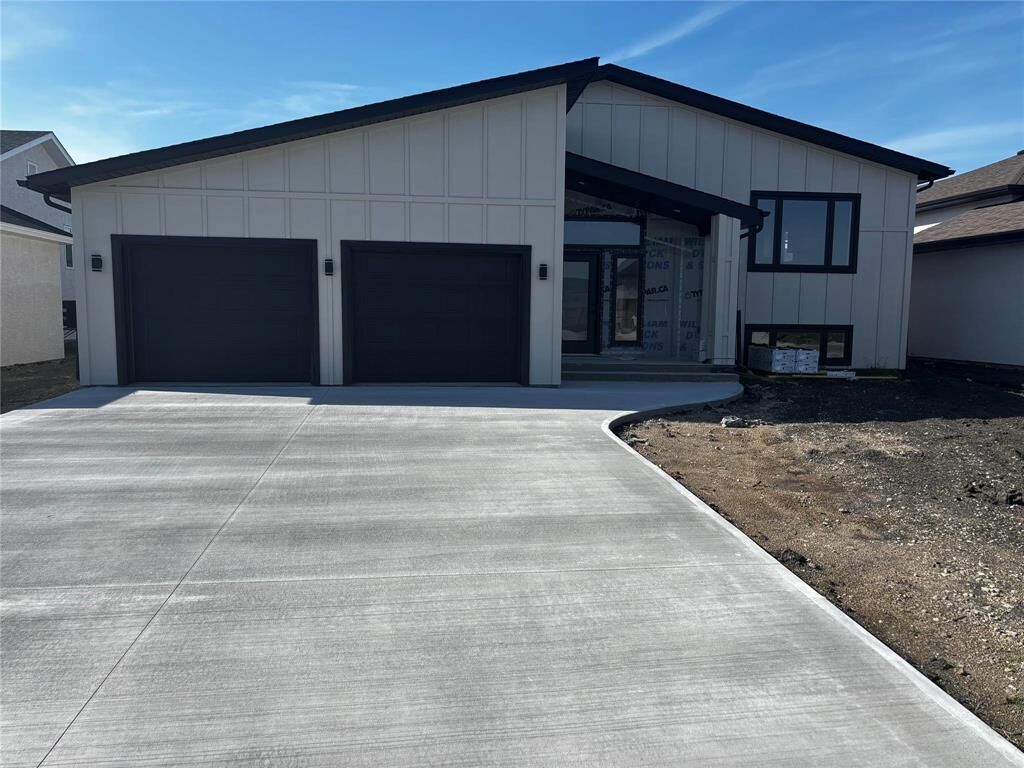 Property Photo:  75 Harvest Bay  MB R5G 0C1 