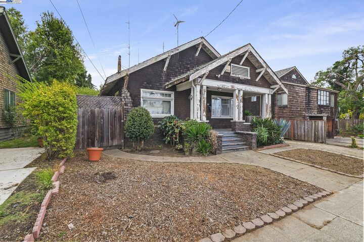 Property Photo: 5726 Claremont Ave CA 94618