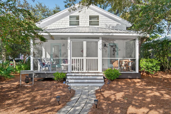 Property Photo: 335 San Juan Avenue FL 32459