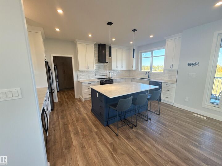 Property Photo:  54104 Rge Road 274 45  AB T7X 3S4 