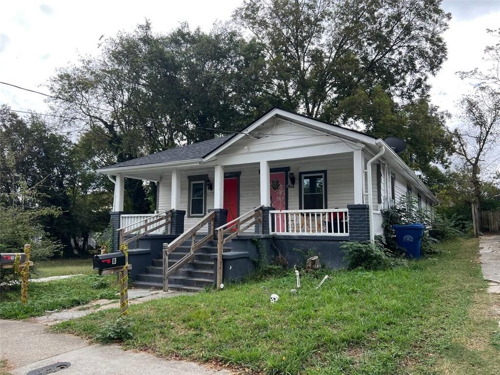 Property Photo:  950 Michigan Avenue NW  GA 30314