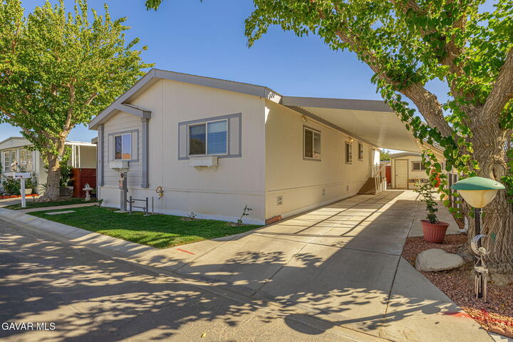 Property Photo:  2550 E Avenue I 55  CA 93535 