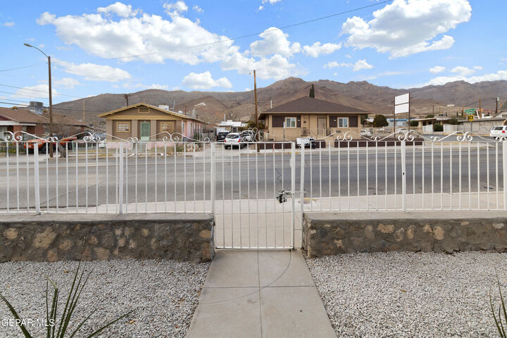 Property Photo: 2816 N N Piedras Street TX 79930