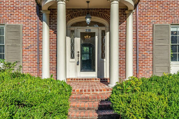 Property Photo:  238 Calhoun St  MS 39773 