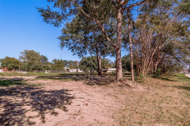Property Photo: 805 W W 1st St TX 75845
