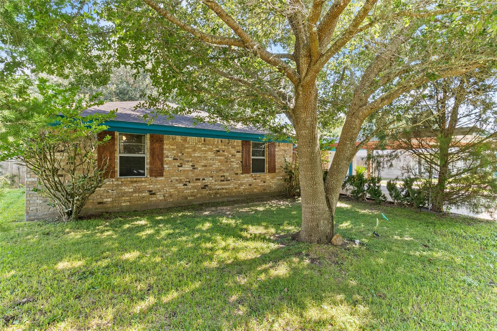 Property Photo: 103 S Ringgold Street TX 77486