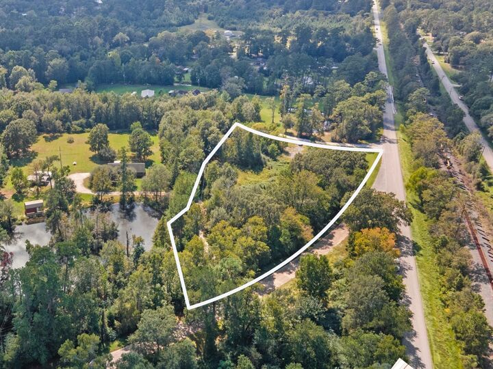 Property Photo: 2950 Old Highway 90 E TX 77662