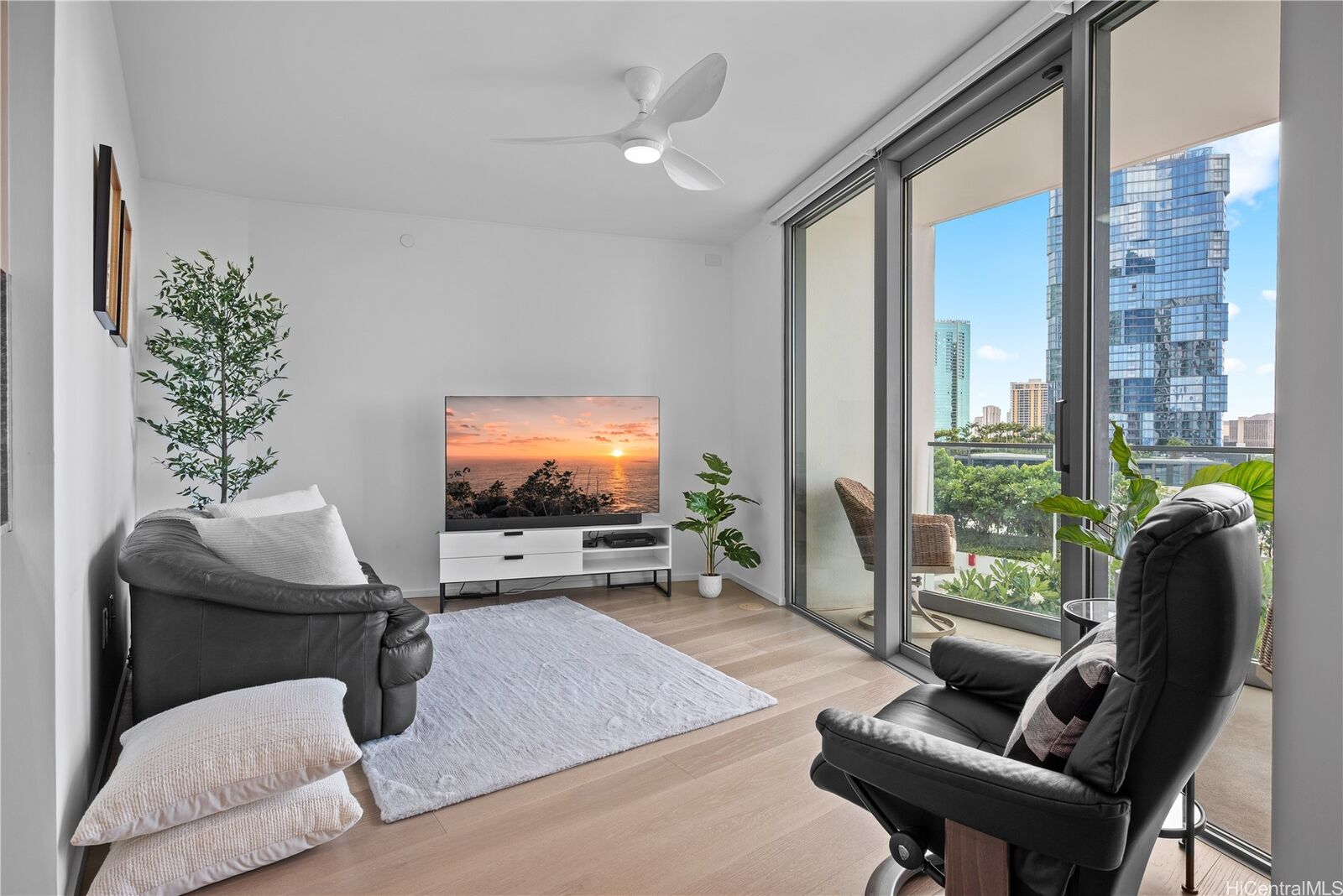 Property Photo:  1000 Auahi Street 906  HI 96814 