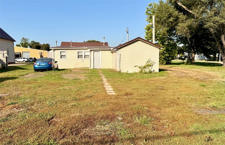 Property Photo:  611 N 5th Avenue  IA 50158