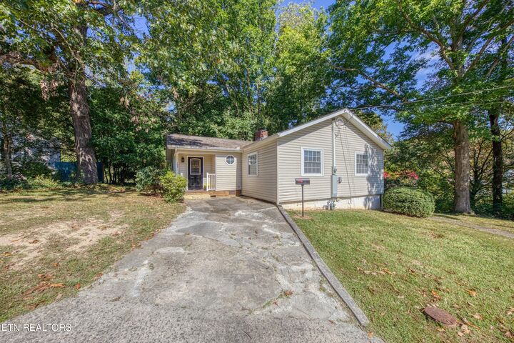 Property Photo:  102 Decatur Rd  TN 37830 