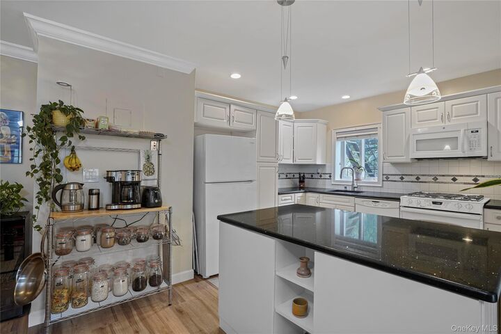 Property Photo:  2333 Palmer Avenue 2G  NY 10801 