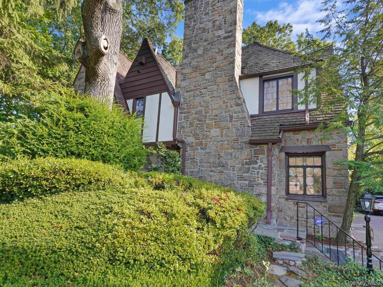 Property Photo:  76 Vaughn Avenue  NY 10801 