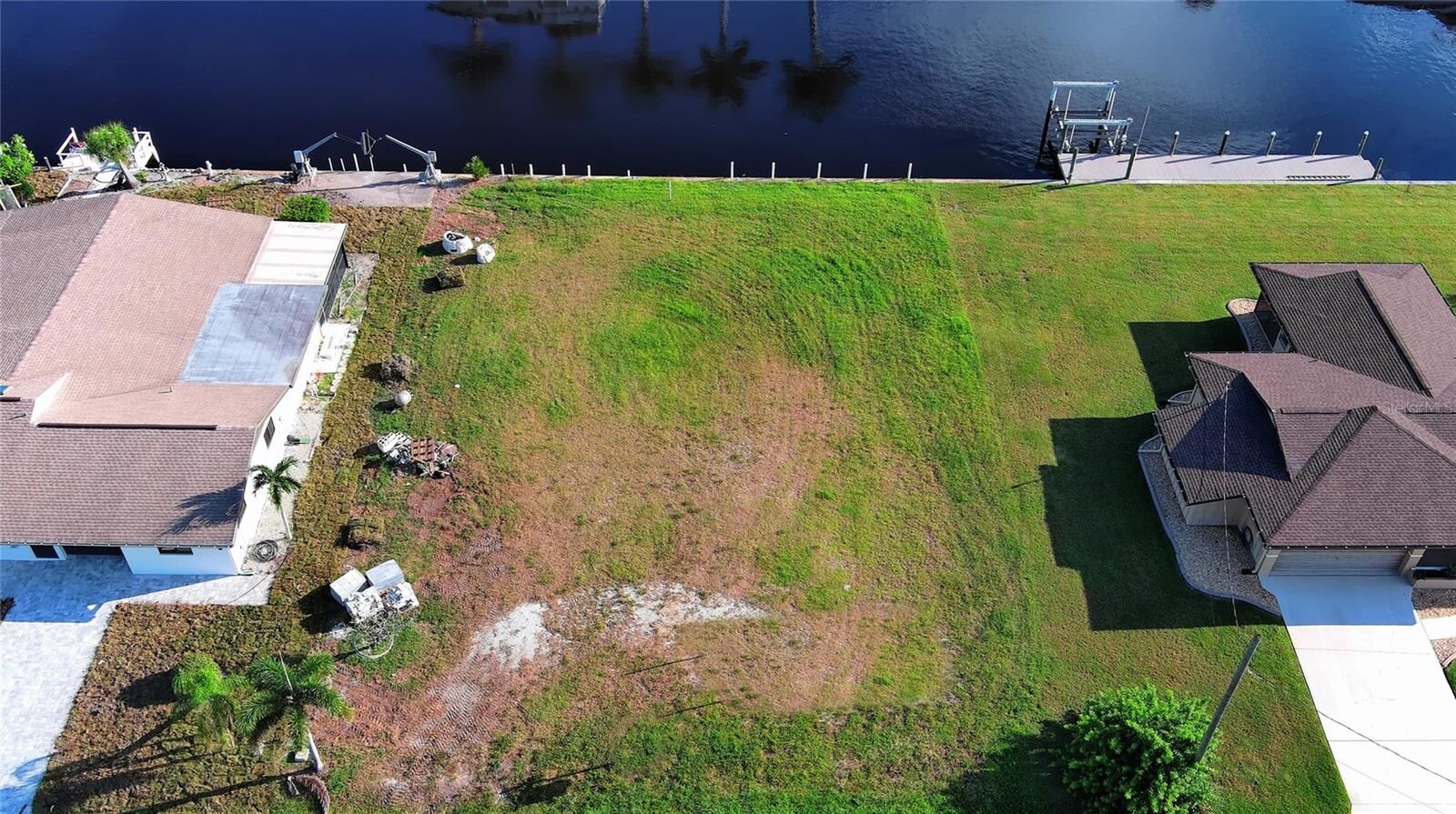 Property Photo: 108 SE Sinclair Street SE FL 33952