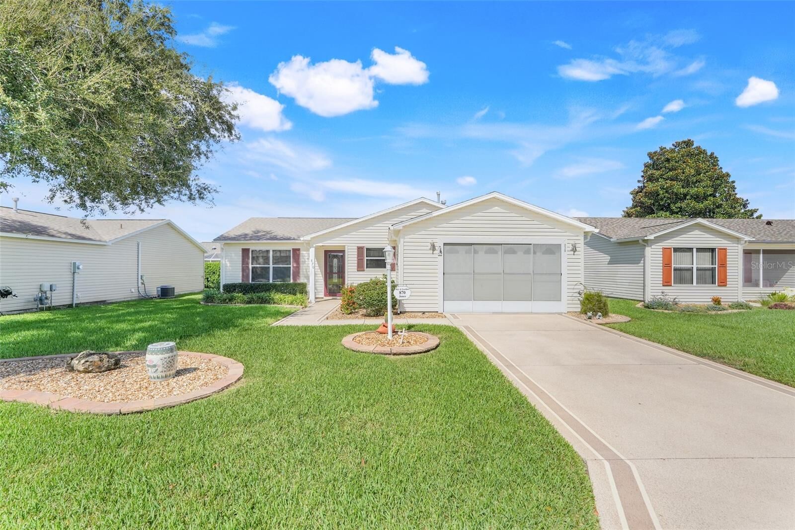 Property Photo: 870 Henderson Lane FL 32162
