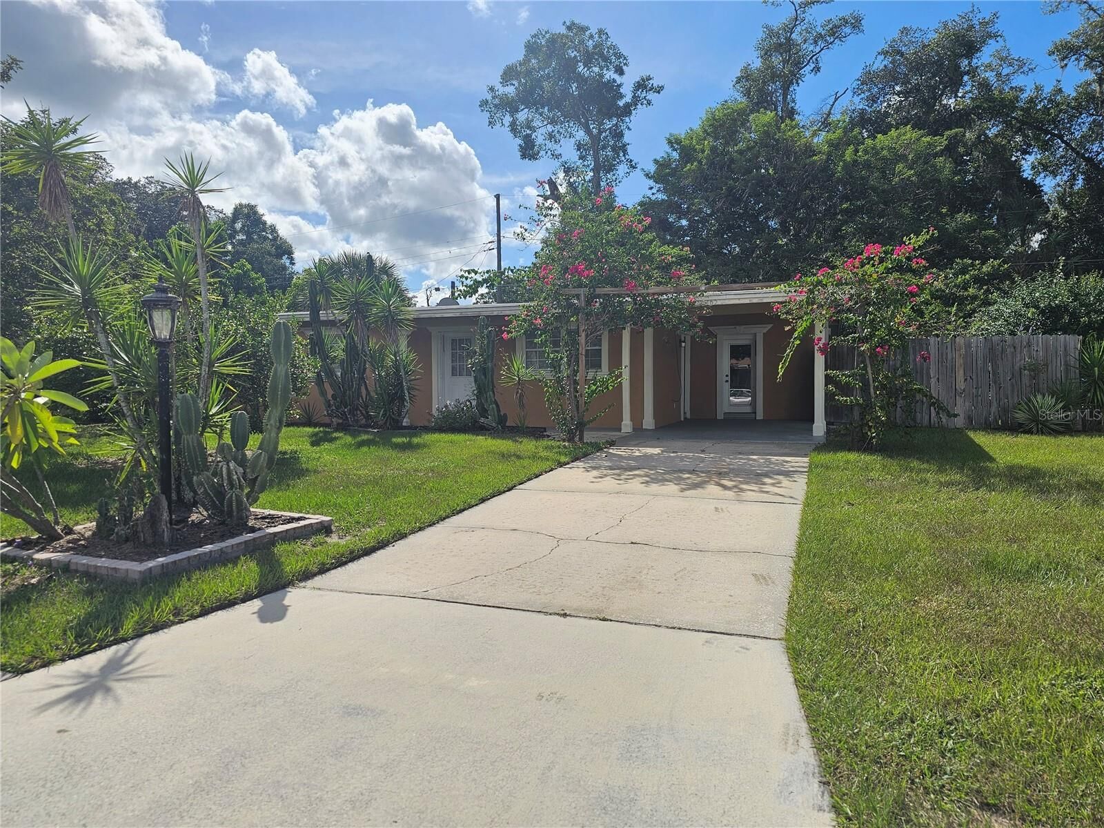 Property Photo: 165 Jay Drive FL 32714