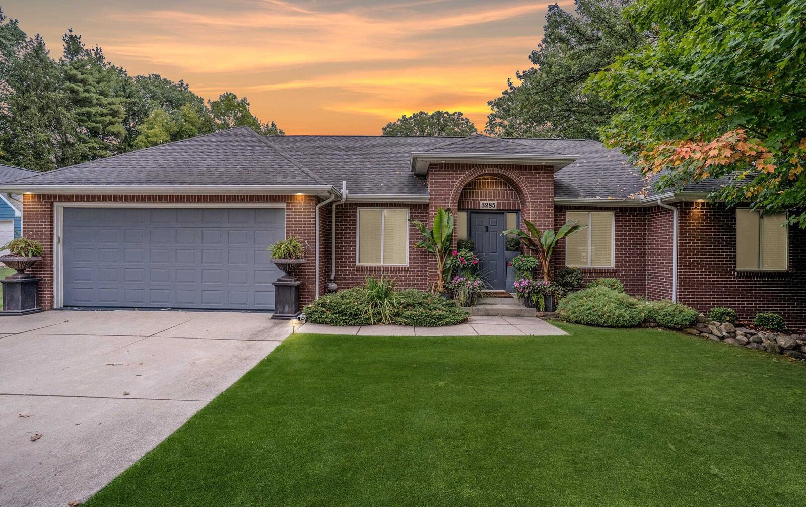Property Photo:  3285 Norton Lawn Drive  MI 48307 